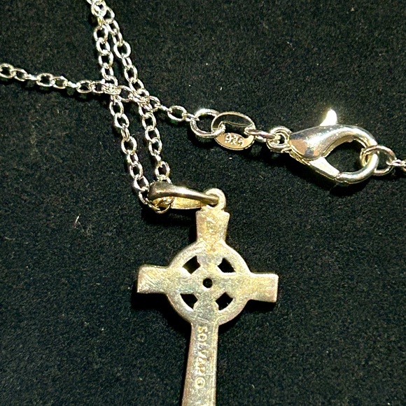 Sterling Silver Cross pendant with Green Crystal w/ sterling chain - Picture 2 of 4